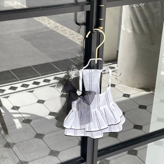 Autumn Bless シックな黒リボン付きストライプキャミワンピース | Monochrome Stripe Camisole Dress with Chic Black Ribbon Bow