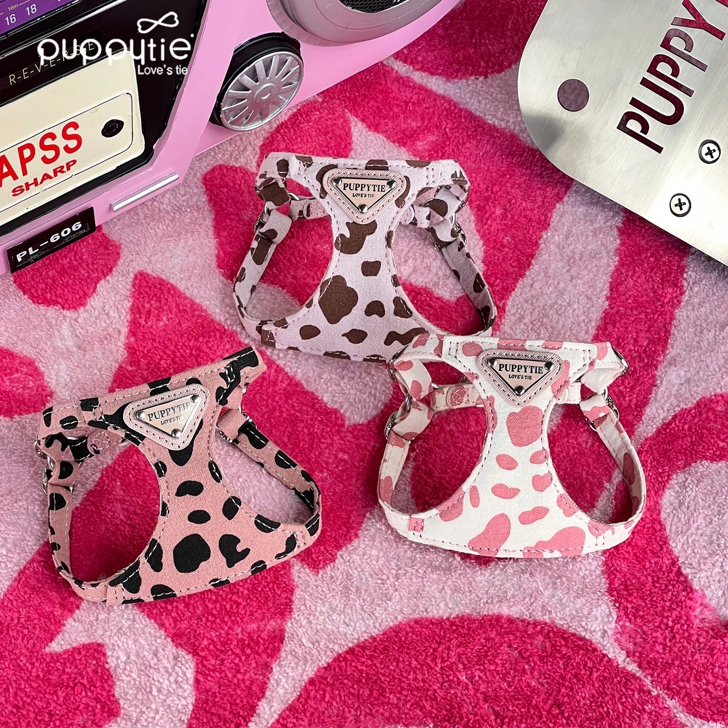 Puppytie【小型犬・猫用】牛柄ハーネス&リードセット|甘かわデザインでお散歩をもっと楽しく|Cow-Pattern Dog & Cat Harness with Leash | Cute Small Pet Harness