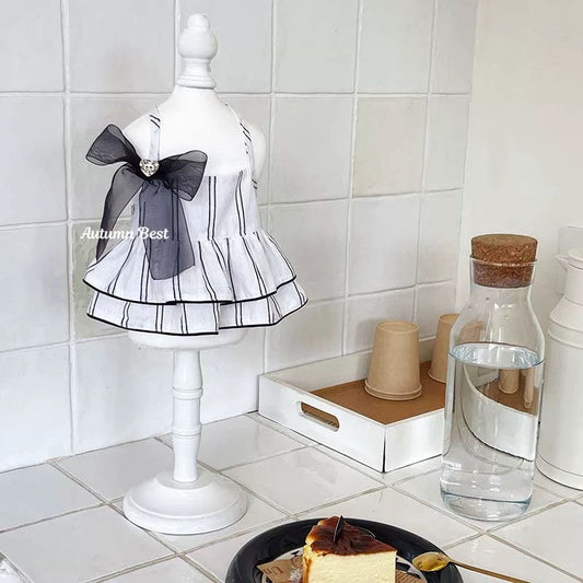 Autumn Bless シックな黒リボン付きストライプキャミワンピース | Monochrome Stripe Camisole Dress with Chic Black Ribbon Bow