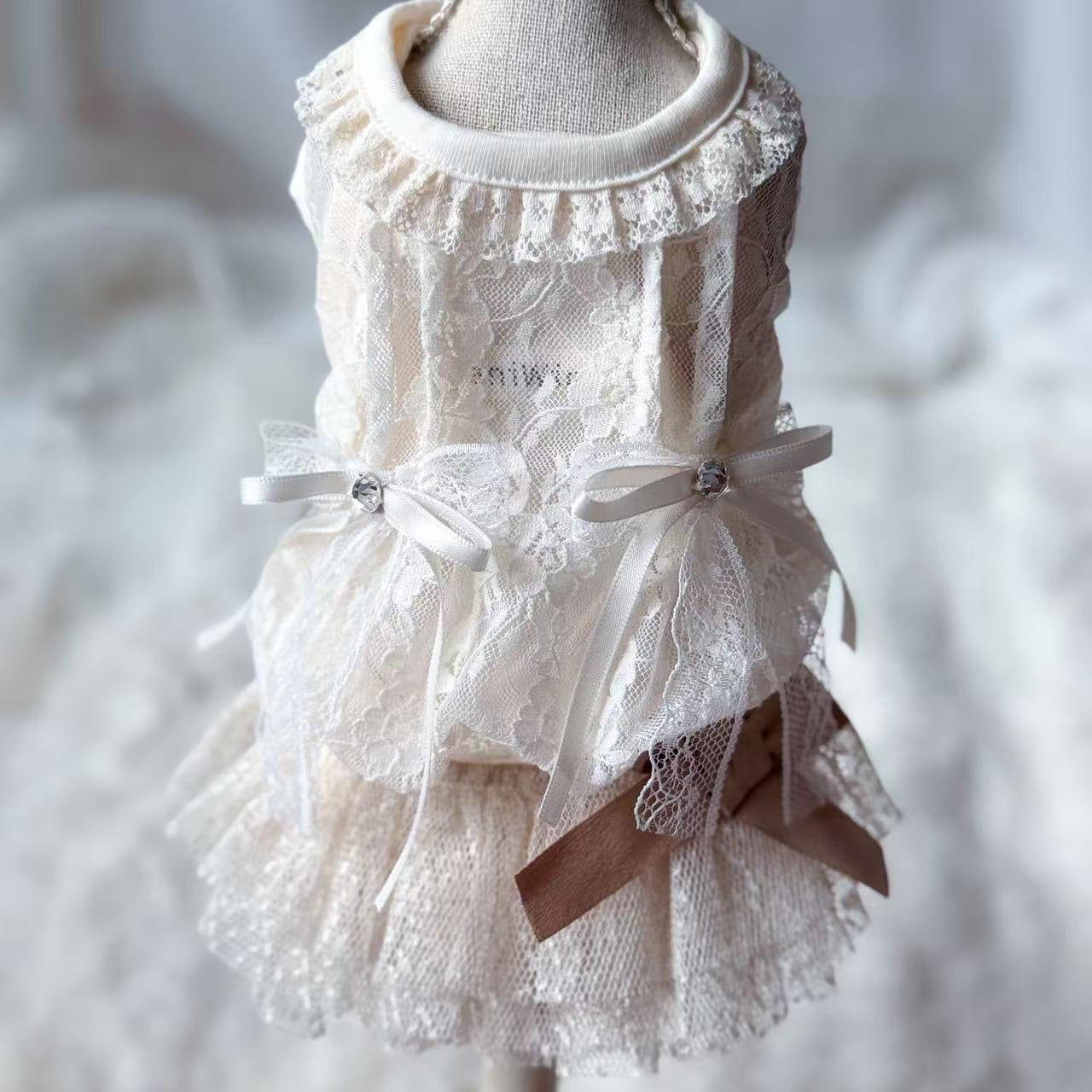 TaniWina Lace Flaower Ribbon Shirt (2 Colors)