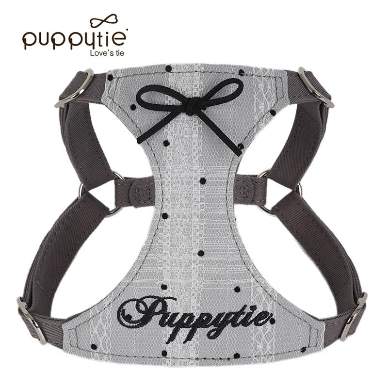Puppytie Raceで魅せる、可憐な魔法｜レースアップで魅せる