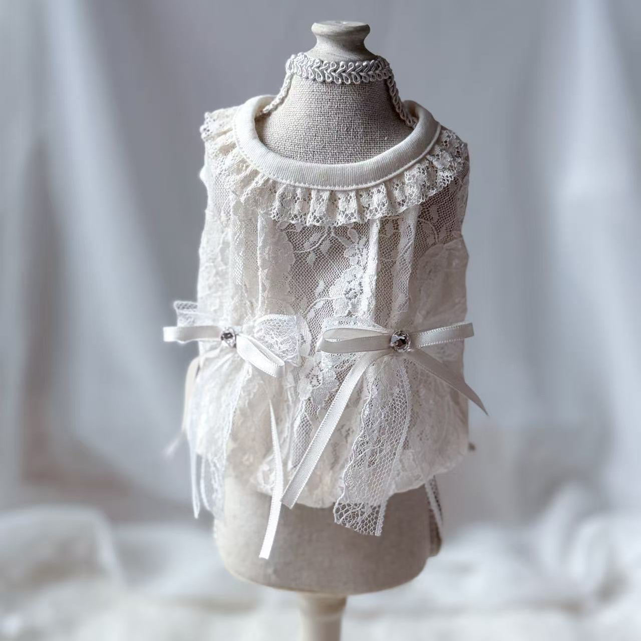 TaniWina Lace Flaower Ribbon Shirt (2 Colors)